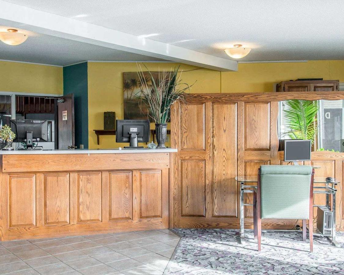 Regency Inn And Suites Eau Claire Bagian luar foto