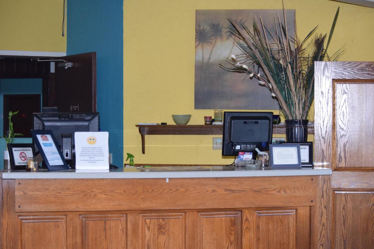 Regency Inn And Suites Eau Claire Bagian luar foto